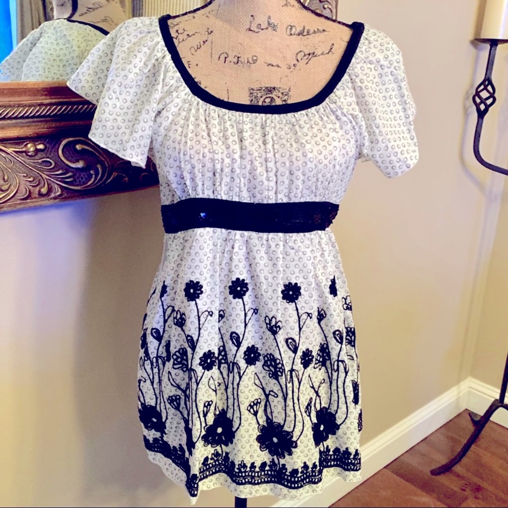 Embroidered Flower Empire Waist Square Neck Tunic